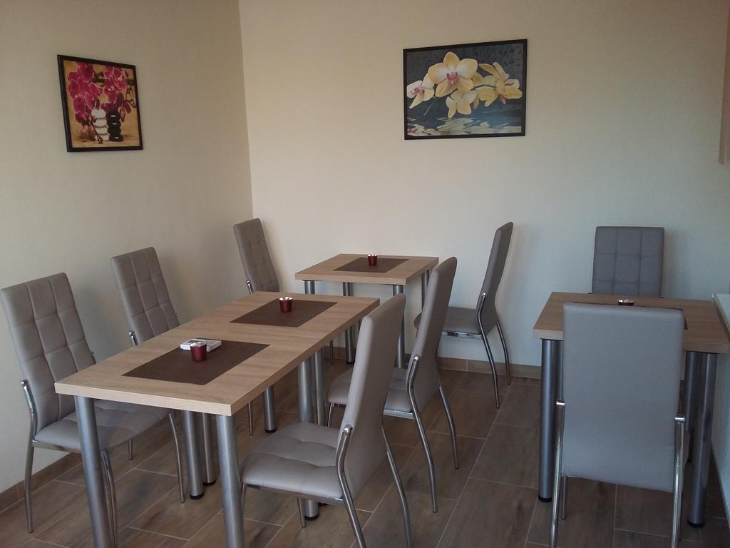 Апартаменти Fonix Apartman Дьюла Екстер'єр фото