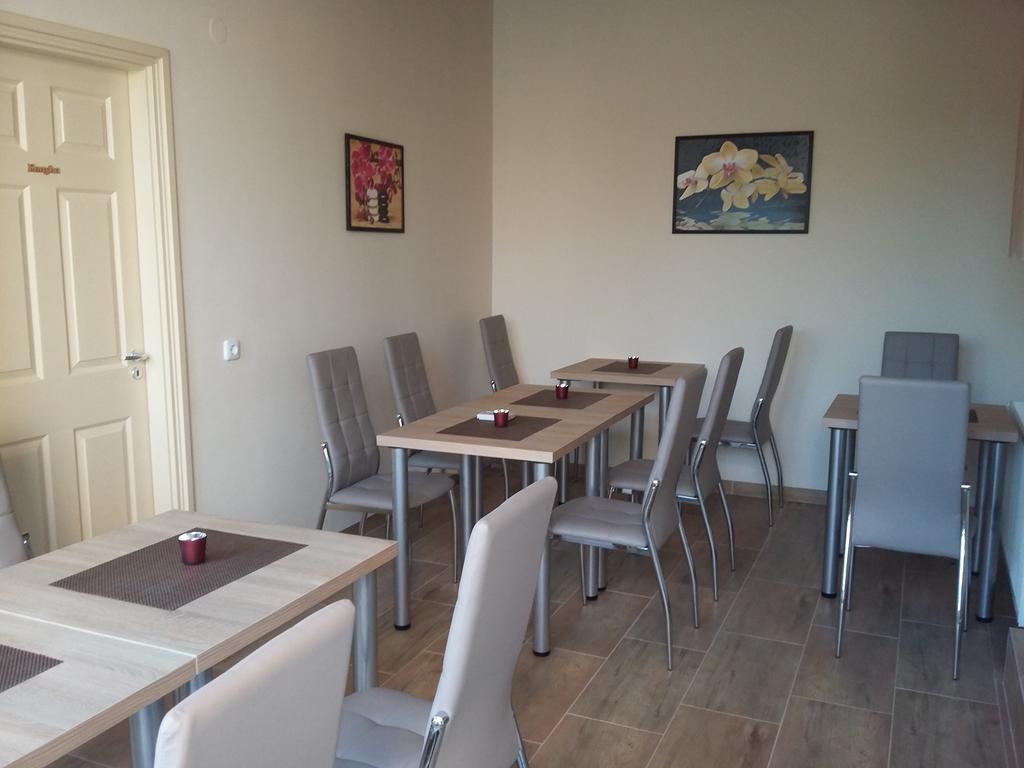 Апартаменти Fonix Apartman Дьюла Екстер'єр фото